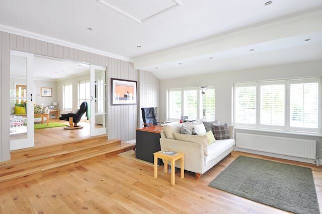 The Ultimate Guide to Underfloor Heating: Engineered Wood, Solid Wood, and LVT Flooring